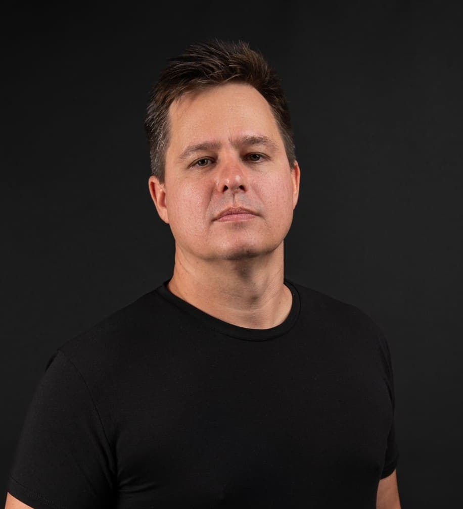 Douglas Bubna — CEO & Founder, Head Oversea